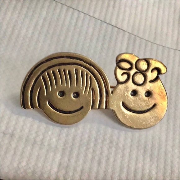 Vintage Copper smiling Children Brooch. - Picture 8 of 13